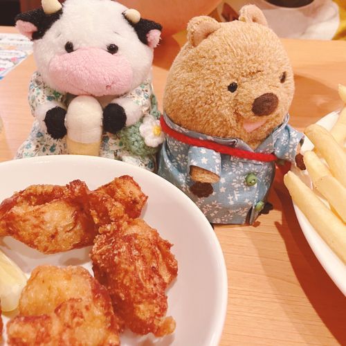 からあげに おいも？ あげもの ばっかり じゃないの！ ばらんす かんがえるワラビーよ？ まったく もう… あっ おいもに けちゃっぷ つけたやつ わらびーに おねがいね？