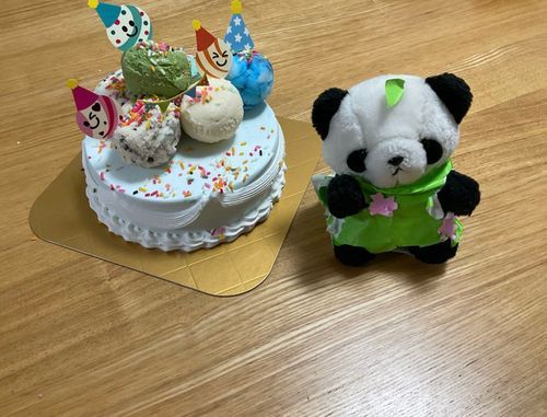 こんげつはぬしのたんじょうづきなんだって！ケーキおいしそー