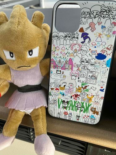 友達みんなの絵を詰めたスマホカバー作ったエビ！