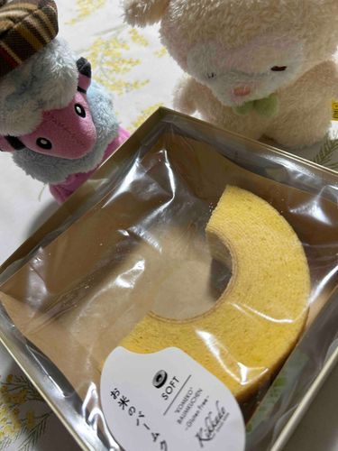 半分になったバウムクーヘンと
