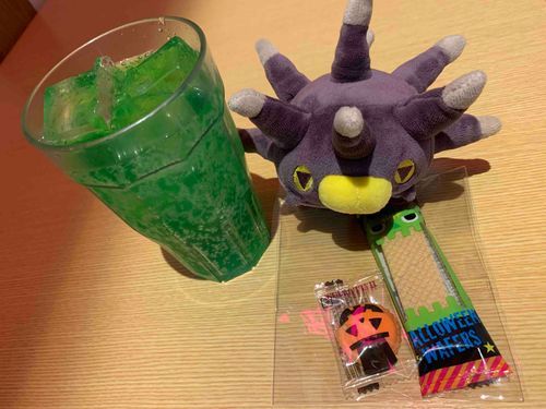 そういえばきのうのおんせんでハロウィンだから〜っておかしもらえたよ！あとはスタンプカードでソフドリいただけた！ハッピーだったー！
