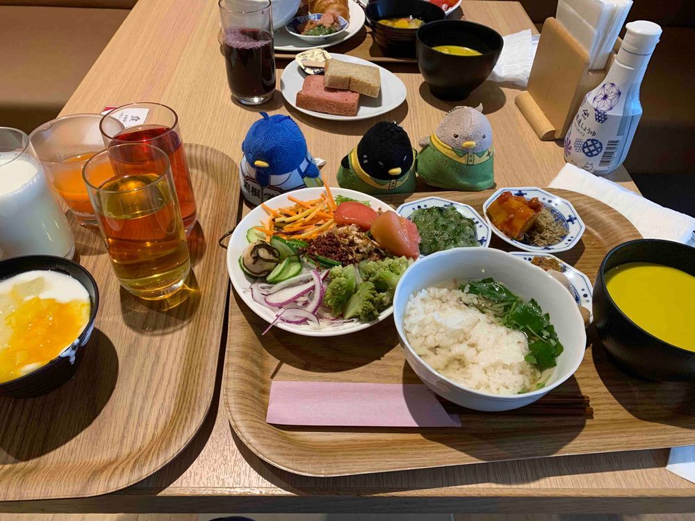 おとまりのときにるなちゃんさんとおともだちがテニスのおようふくもちよってた　