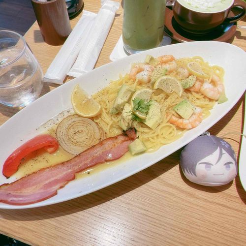 船みたいにおっきなお皿で薬研くんと大きいねぇっておしゃべりしました✨️