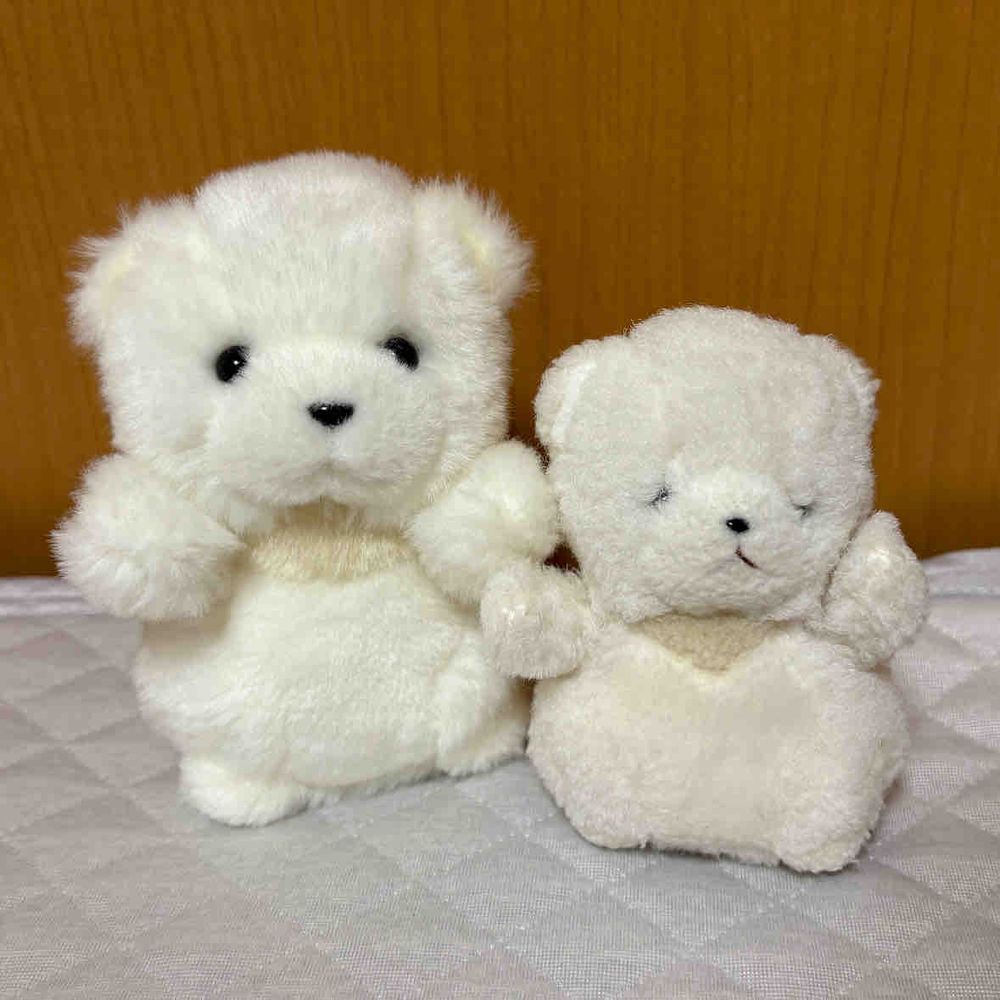 わがなはちび！そなたのなは　なんだ！？
なはまだないのか！？ちびがつけてあげるぞ！
ちびよりでかいから　でかだな！
よろしくな、でか！

おなじふわもこなのに　こんなにかおがちがうぞ！