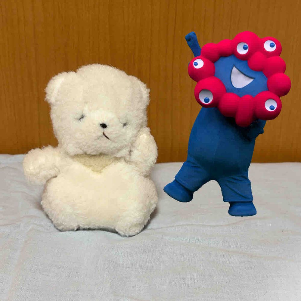 ミャクミャクが　うちにあそびにきてくれたぞ！
レッツダンシングだ！

あ！ハロウィンだから　おかしくれ！