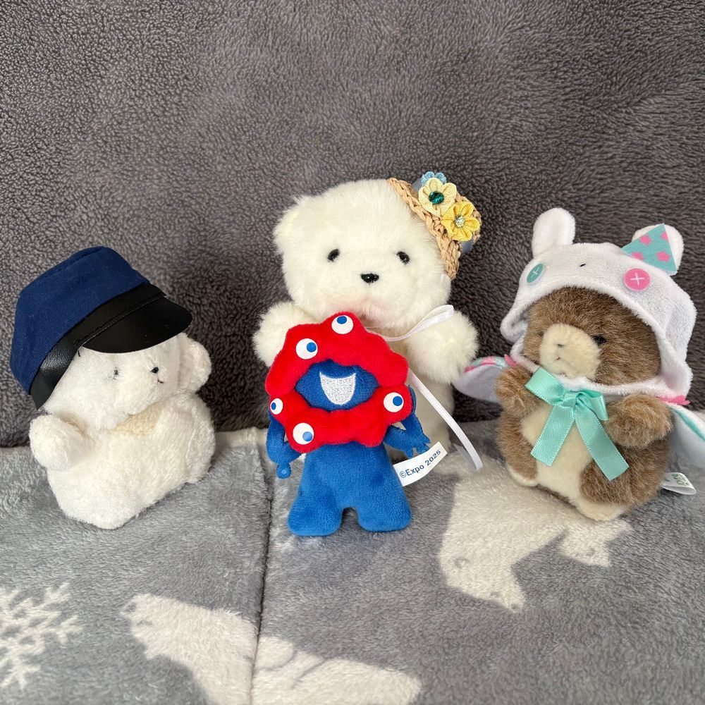 むぎわらぼうしを　もらったぞ！にあうだろ！
でかも　かぶりたいのか？かしてあげるぞ！
でかも　にあってるな！
ん？ちびおもかぶりたいのか？
ちびおも　にあってるな！
よーし！このむぎわらぼうしは　みんなのものだ！かぶりたいときに　かぶっていいぞ！