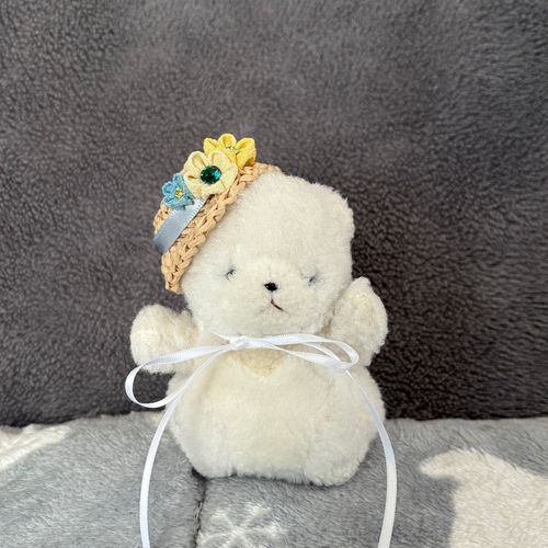 むぎわらぼうしを　もらったぞ！にあうだろ！
でかも　かぶりたいのか？かしてあげるぞ！
でかも　にあってるな！
ん？ちびおもかぶりたいのか？
ちびおも　にあってるな！
よーし！このむぎわらぼうしは　みんなのものだ！かぶりたいときに　かぶっていいぞ！