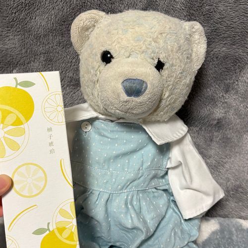 最近食べたお菓子を紹介するよ。
1,2枚目は京都で買った柚子琥珀。琥珀糖のなかに柚子が入ってて美味しかったよ。ちょっと小さかったかな。
3,4枚目はスーパーに売ってたお芋のケーキ。けあは能登を応援してるんだ。美味しかったからリピート確定だよ。