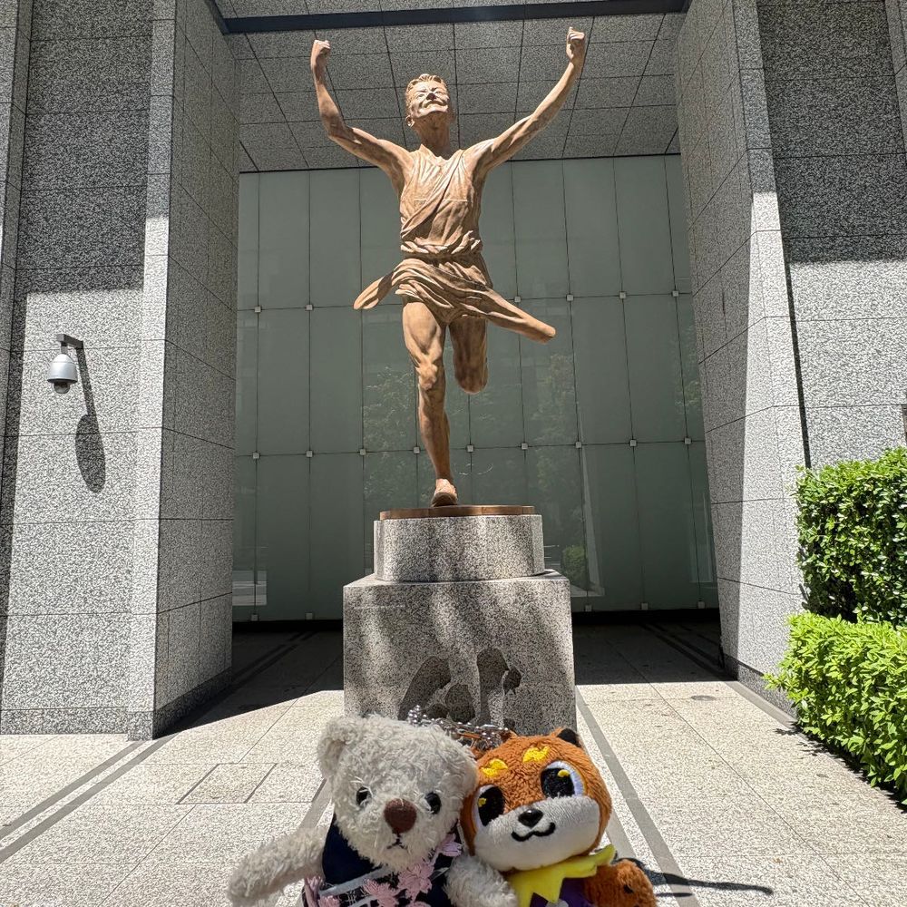 陸上観に行った時の食事たち。
1枚目は大戸屋だよ。
2枚目は大手町で食べた豚汁と豚丼だよ。
3,4枚目は箱根駅伝の聖地巡礼らしい。
けあも話にまざれるようにもっと勉強しなきゃね。
