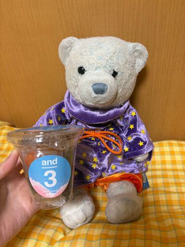 けあが最近食べた甘いものをご紹介。
1枚目　さくら餡のあんみつ
2枚目　半額になってた果物
3枚目　抹茶くりーむパン
甘いもの食べすぎかな？まぁいいよね。