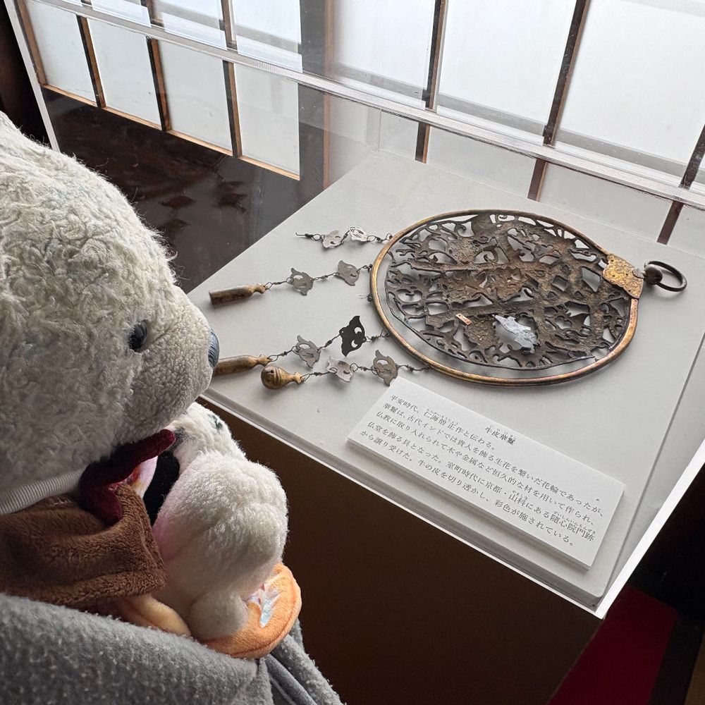 京都旅行の写真に戻るよ。
ひょうたん寺として有名な福勝寺。特別公開してたよ。
色んな宝物があって感動したよ。
ちびは昼寝から起きてくれなかったよ。