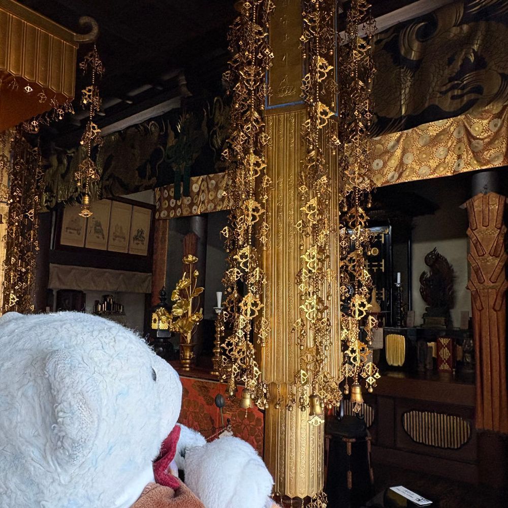 京都旅行の写真に戻るよ。
ひょうたん寺として有名な福勝寺。特別公開してたよ。
色んな宝物があって感動したよ。
ちびは昼寝から起きてくれなかったよ。