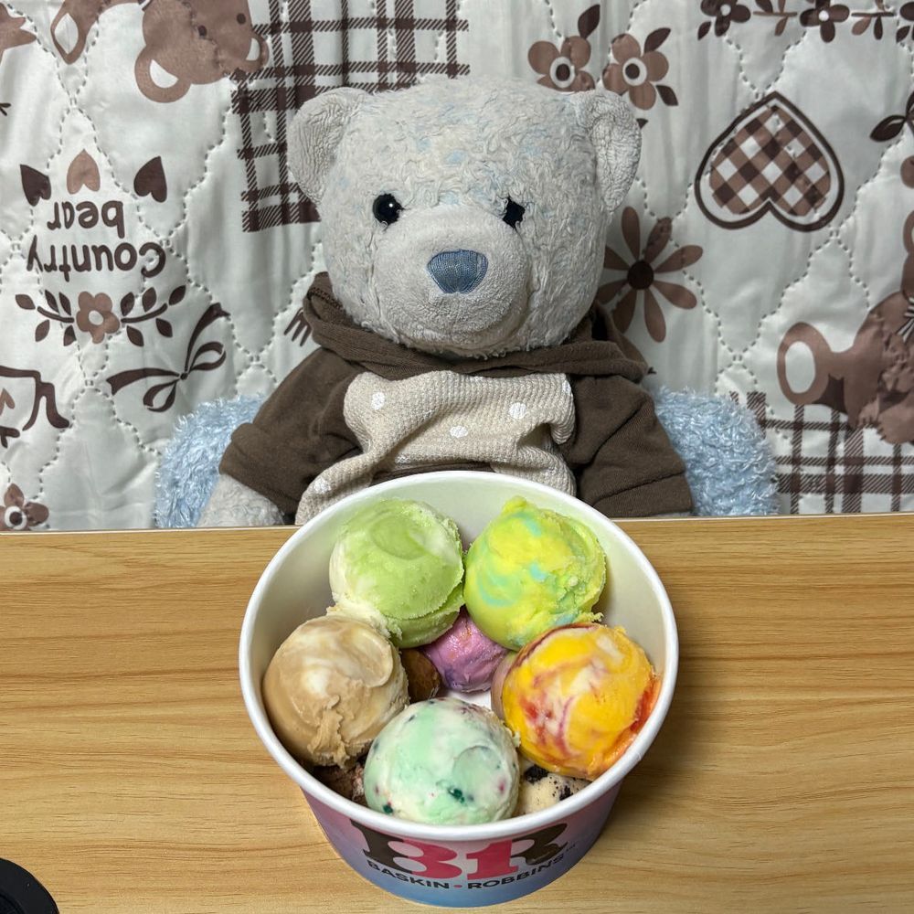 よくばりけあちゃんです。
おやがよくばりけあちゃんって呼びたいためだけに買ってきたみたいです。
けあは欲張りだから全部ひとりじめします。