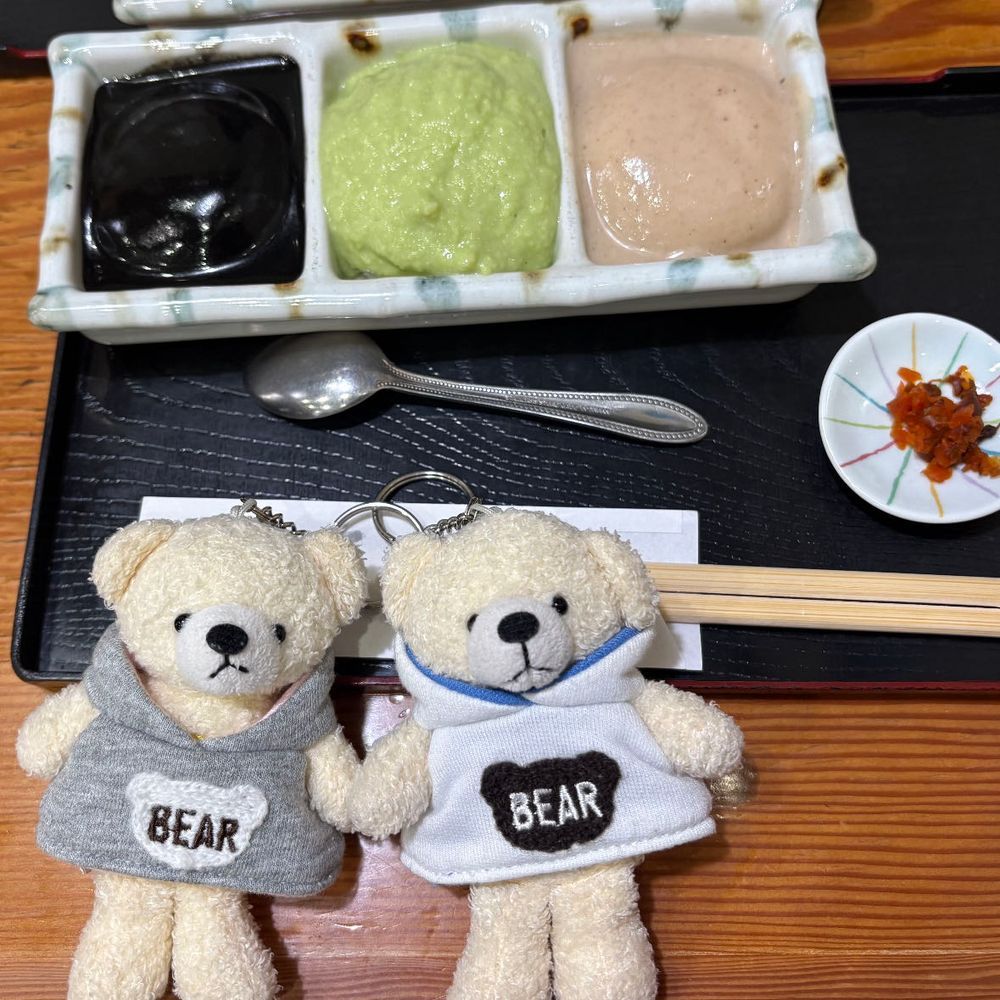 こんばんは。スパイたちです。
けあに頼まれて、おやの食事について行きました。
ちょっと食べすぎ&飲み過ぎではないでしょうか？少しお腹が苦しいです…