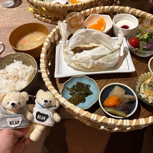 こんばんは。スパイたちです。
けあに頼まれて、おやの食事について行きました。
ちょっと食べすぎ&飲み過ぎではないでしょうか？少しお腹が苦しいです…