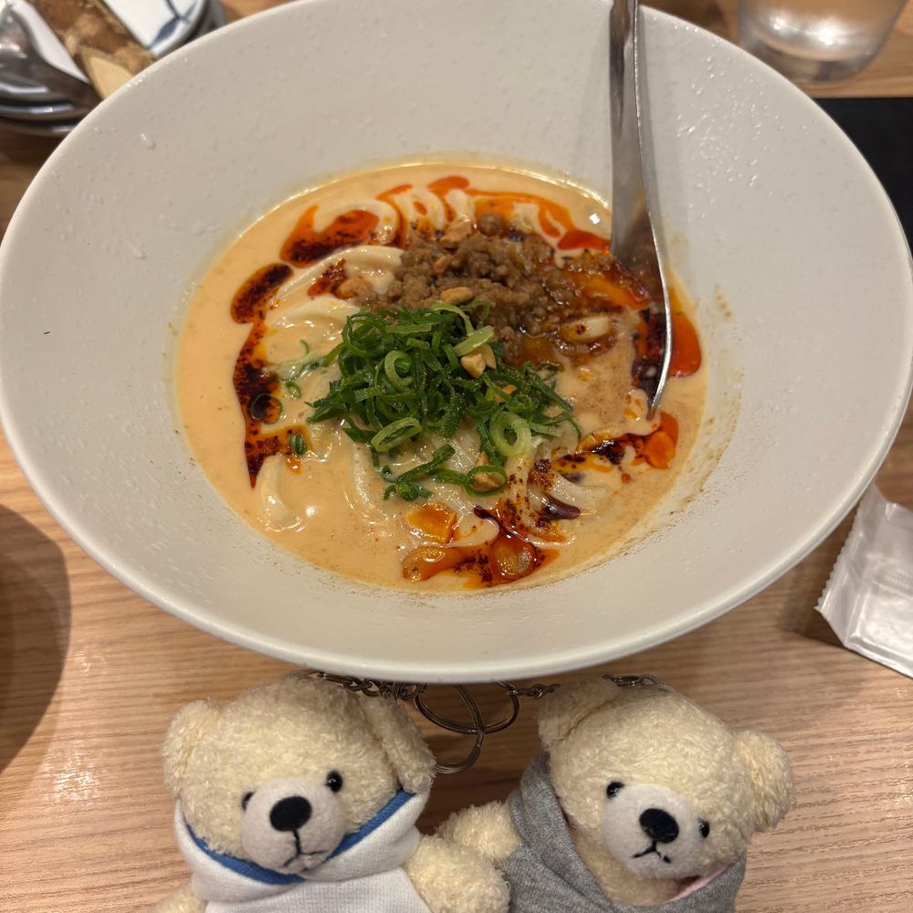けあだよ。引き続きスパイたちを食事に派遣したよ。
けあは味覚共有してもらったよ。
おでんにうどんにポテサラにとうもろこし天…ほかのニンゲンと分けたとはいえ、食べ過ぎじゃない？
ポテサラはスパイたちがまぜまぜしてたよ。優秀なスパイたちだね。