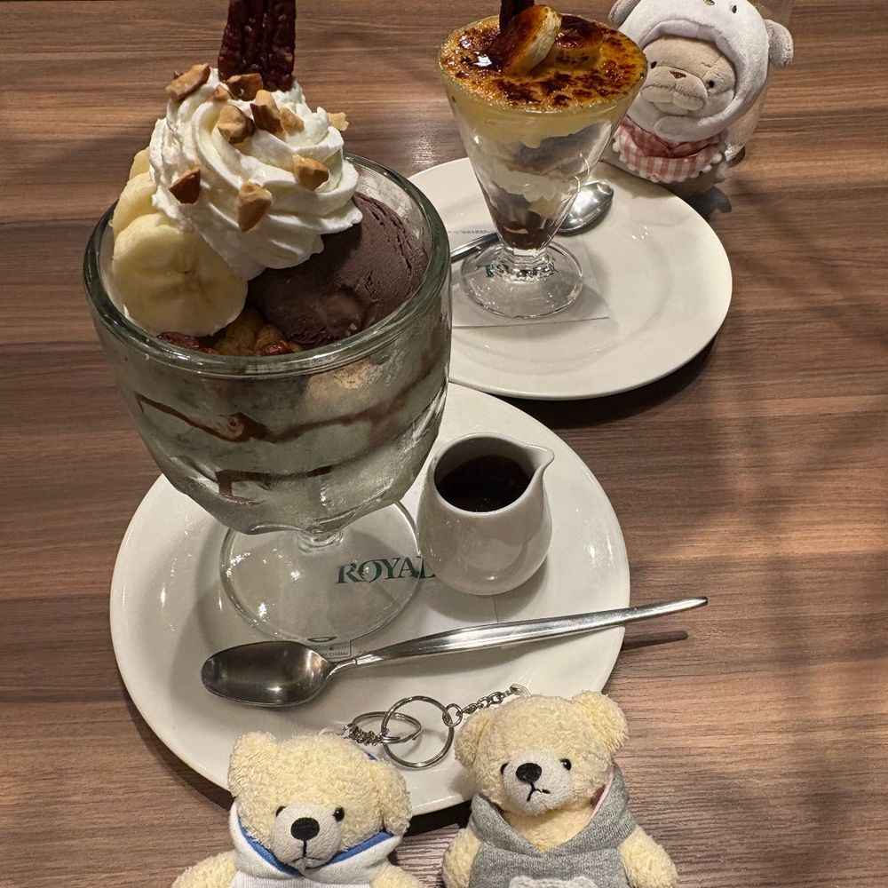 けあだよ。またもやスパイたちが大活躍。
天ぷら専門店？の天ぷらを楽しんできたみたい。
そのあとにはチョコパフェも食べたんだって。
パフェは珍しくスパイたちが味覚共有し忘れて、けあは少し不満だよ。次はけあも連れて行ってね。
