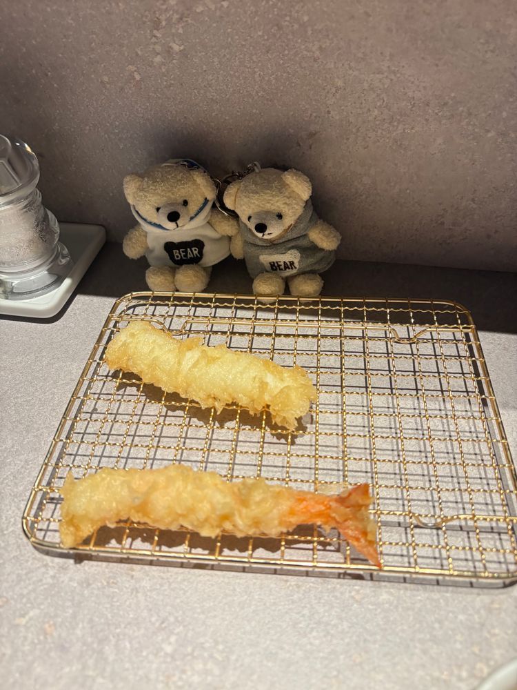 けあだよ。またもやスパイたちが大活躍。
天ぷら専門店？の天ぷらを楽しんできたみたい。
そのあとにはチョコパフェも食べたんだって。
パフェは珍しくスパイたちが味覚共有し忘れて、けあは少し不満だよ。次はけあも連れて行ってね。