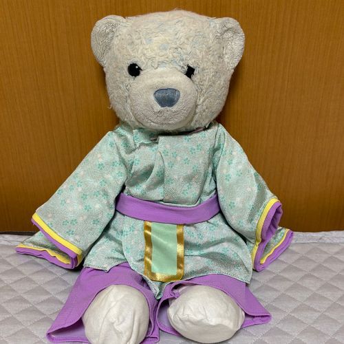 今日は七夕。七夕っぽい服って着せられたけど、これ七夕の服なのかな？
けあの願い事は平和が続きますようにだよ。
2枚目は7,8月の影絵カレンダー。花火がキレイだね。