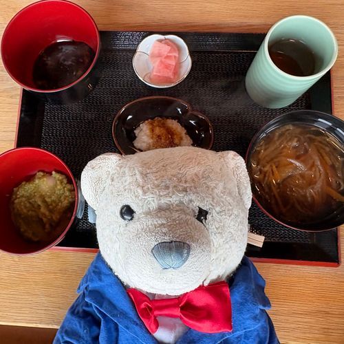 ダム巡りが終わったらお食事タイム。
1枚目　お餅だらけのどどんこ定食。
2枚目　4種のチーズピザ。
3枚目　温泉でいただいたプリン(メロン風味)とラムネ。
4枚目　門眞菓子店の美味しいお菓子たち。
楽しんだ後は美味しいもの食べなきゃね。