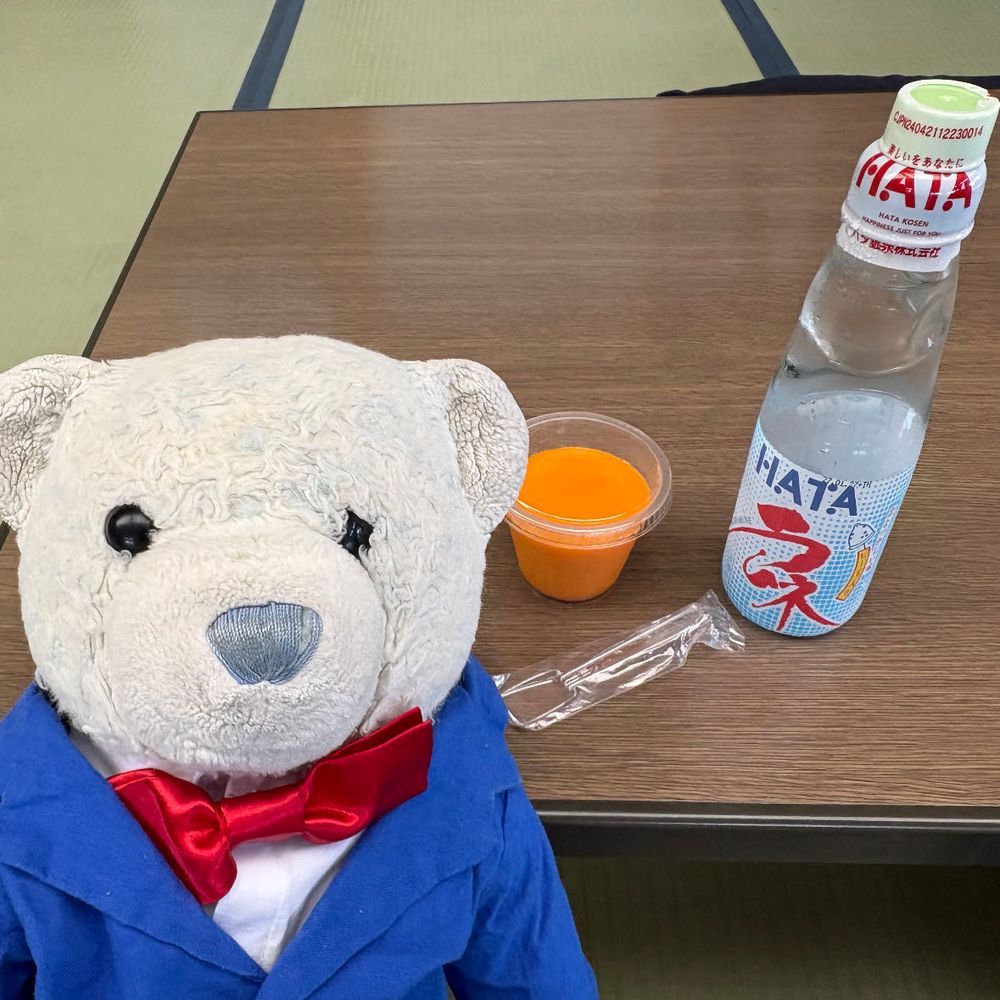 ダム巡りが終わったらお食事タイム。
1枚目　お餅だらけのどどんこ定食。
2枚目　4種のチーズピザ。
3枚目　温泉でいただいたプリン(メロン風味)とラムネ。
4枚目　門眞菓子店の美味しいお菓子たち。
楽しんだ後は美味しいもの食べなきゃね。