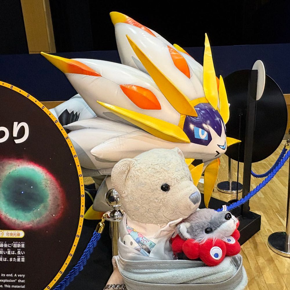 ポケモン天文台の続きだよ。
1枚目 ポリゴン2になりきるけあたち。おおくんが本気出してるよ。
2枚目 ポケモン(名前わからなくてごめんね)になりきるけあたち。
3枚目 けあたちを驚かせようとしてるいたずらっ子レックウザ。
4枚目 ミュウと心を通わせるけあたち。