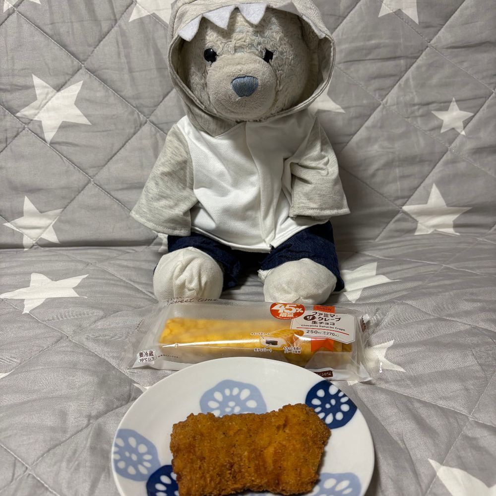 今日はけあへの感謝も込めて海鮮丼を食べに連れて行ってもらったよ。
南三陸さんさん商店街まで行ったんだけど、平日なのにすごく混んでてびっくりしちゃった。
その後は歌津と石巻でたくさんスイーツ買ってもらったよ。
最後はファミマの増量キャンペーンでゲットしたもの。
もしかして食べ過ぎかな。