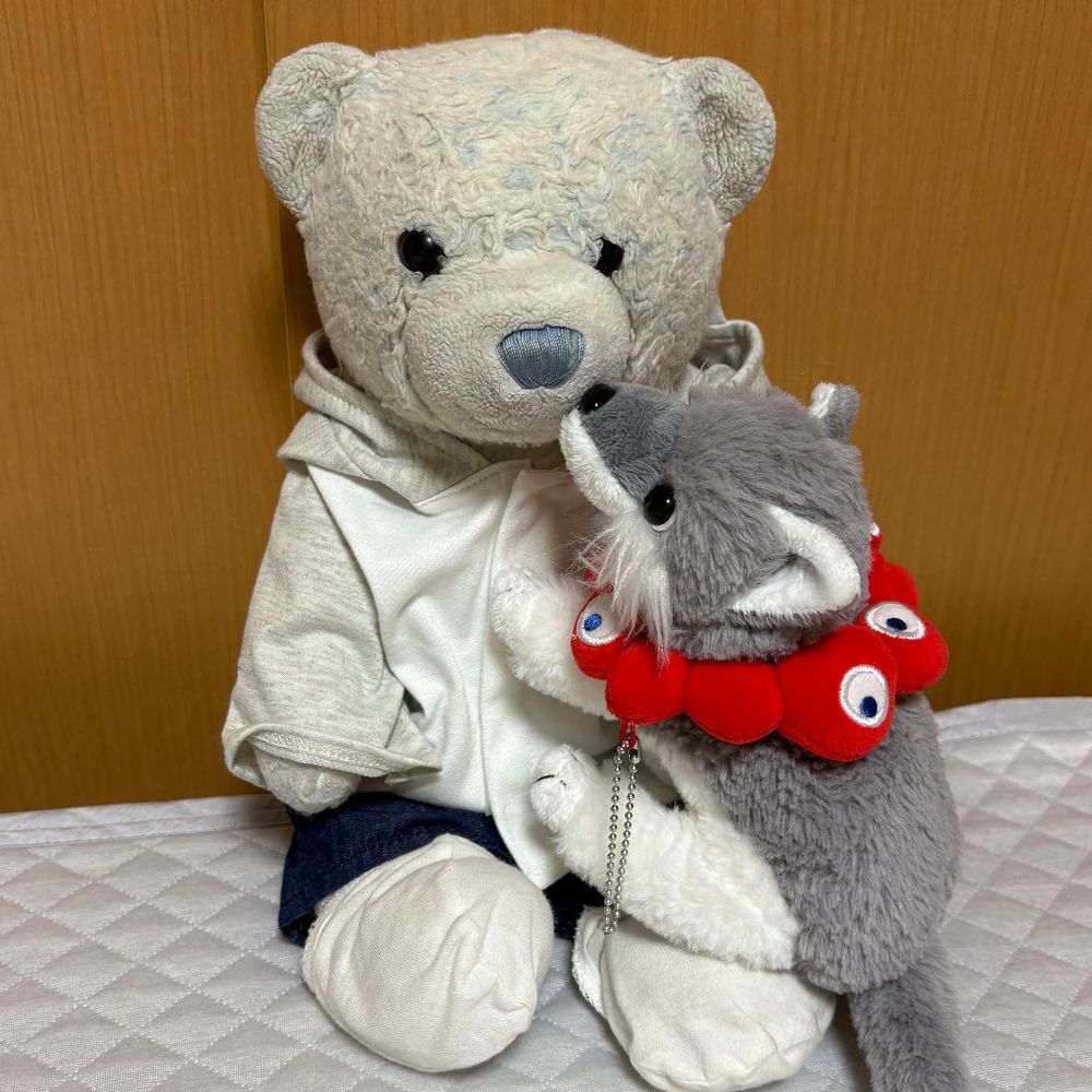 だれだ。けあちゃのニオイがする。けあちゃをたべたの！？
せいばいしてやる！けあちゃをかえせ！
あれ？けあちゃだったの？
うつぶせで　ねてただけなの？けあちゃ　かんでごめんね。けあちゃ　だいすきだよ。