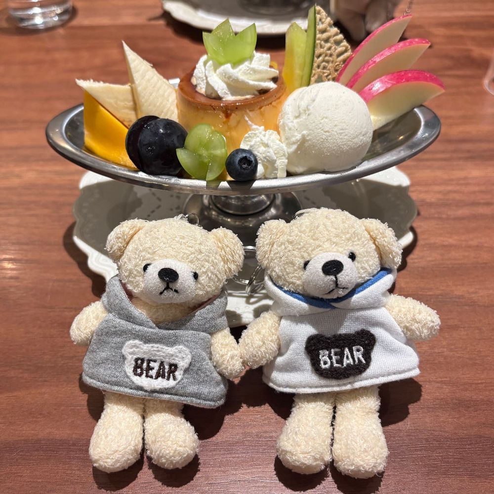 スパイです。実は2週間ほど前に仙台七夕をみてきました。ものすごい人でビックリしました。
いっぱい歩いた分、美味しいものもいっぱい食べました。けあに味覚共有したところ、喜んでいただけました。
まだまだ暑い日が続くようです。みなさま、どうかご自愛ください。
