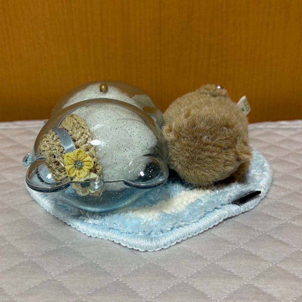 ふゆにむけて　カーペットをもらったぞ！
むむむ！ケースのまま　すりすりしても　わからないぞ！
ケースからでて　すりすりしたぞ！さいこうだ！ケースは　ちびおにとられたぞ！