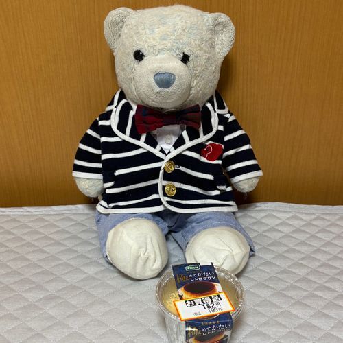 甘いもの控えるって言ってたおやはどこに行ったの？
全部けあが没収。
かためプリンに抹茶わらび餅に桃が乗ってる杏仁豆腐。全部けあの好物だよ。