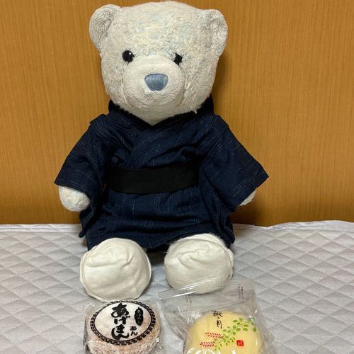山の駅くりこまで、お菓子も買ってきたよ。
あげまんじゅうに揚げせんに焼き餅。
萩の月は違うところで買ったよ。数年ぶりに食べたよ。
どれも美味しかった。