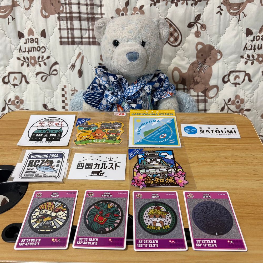 今回の旅のお土産をご紹介。
めったに行けないからって張り切ったみたいだけど…買い過ぎって感想しか出ないよ。
けあたちぬいぐるみがほとんど食べるからね。没収。