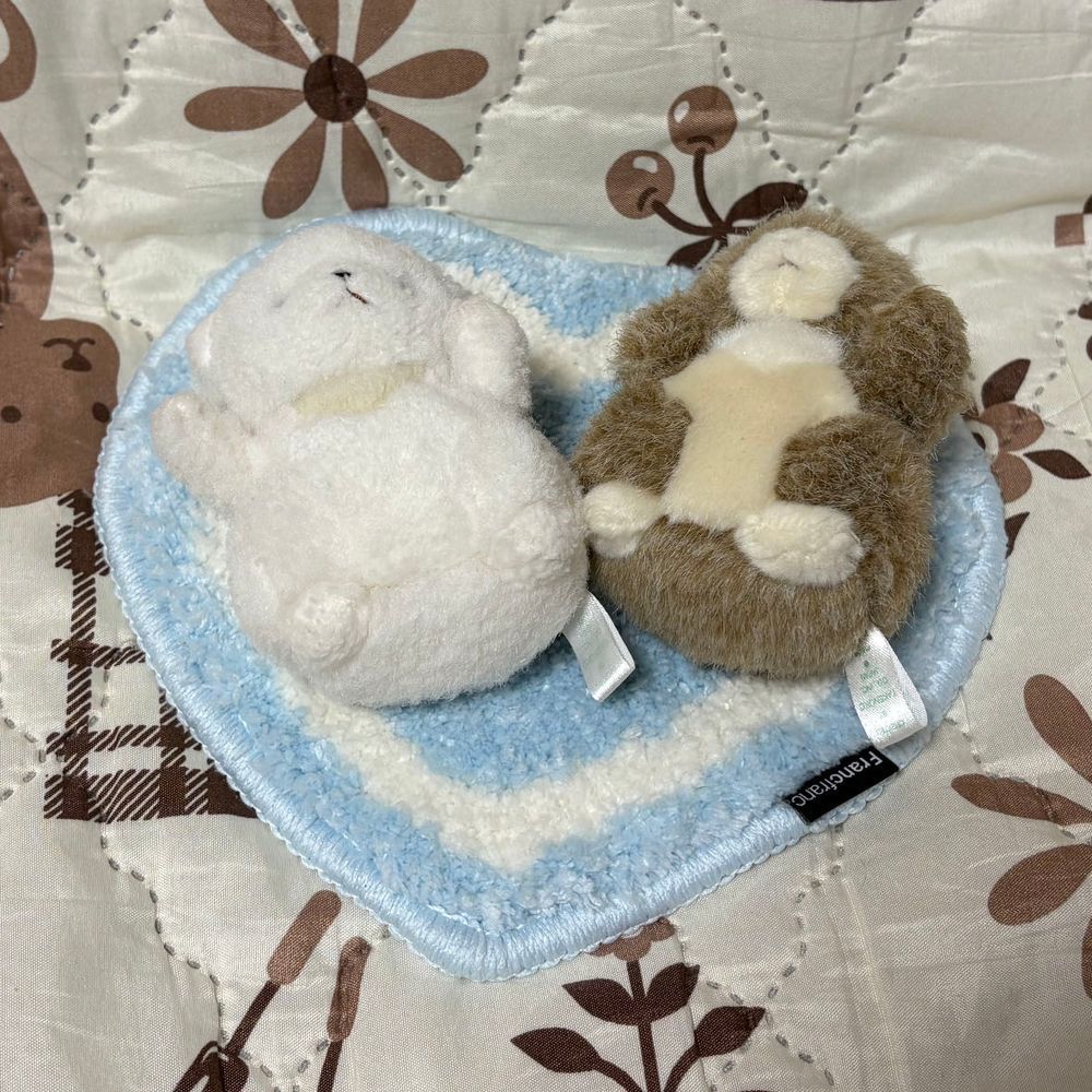 そなたは　だれだ！？なをなのれ！
ふくろからだしたら　いいかおりがするぞ！
がぶっ！お、おいしいぞ！
あっというまに　たべてしまった！おなかいっぱいだ！