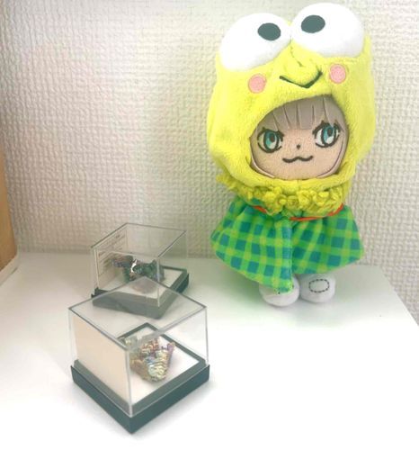 たべものじゃ ないしなぁ〜