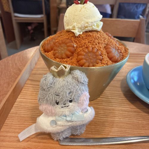 おねえちゃんが、びょういんがんばったからっていってたけど、たぶんたべたいだけだよ、いただきま〜す