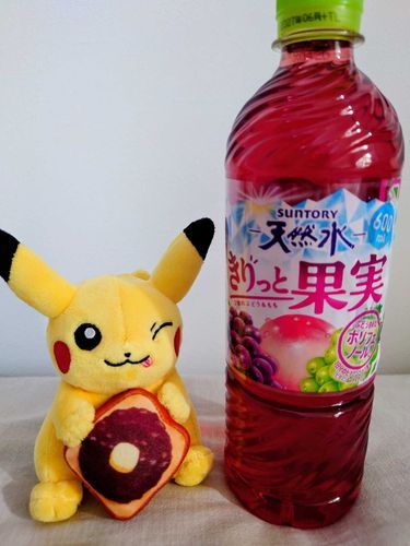 今日は違うぶどうのジュース！
こっちの味はどんなかな〜？🍇💛