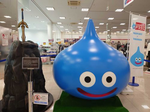 トレーナー1人旅✨ドラクエコラボが凄くてぱちり📸
この週末は色んな発売日だったみたいでお祭りみたいな熱気だったよ！