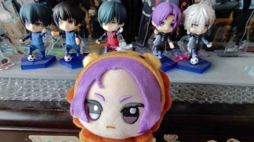 これ　ねんどろいど　って　いうんだって！
うしろには　アクスタ　が　あるよ！