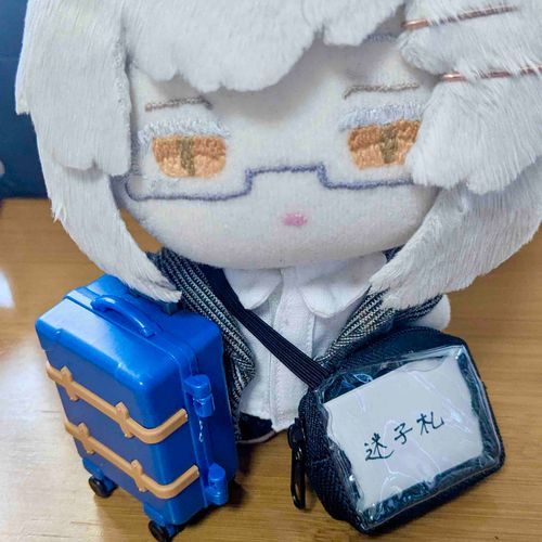 きょうから マスターと にはくみっかで りょこうだ
みちにまよっても いいように まいごふだを つけてもらった
ところで カメラ ちかくないか