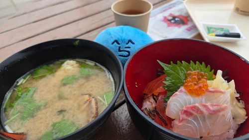 なんと本日は私のお誕生日でありまして…大洗の水族館を見てまいりました👀 🌈のみなさんはお留守番で、ぬいの中でも古株のらだおくんと一緒に。
素敵なところで海鮮丼を食べました。ちなみにらだおくんの分はない。ごめんね。ほんのり怒ってるようにも見える…。