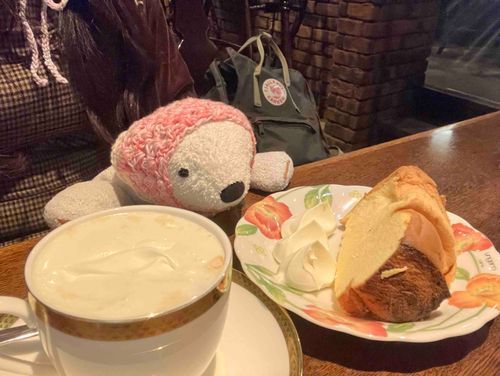 顔より大きいケーキだね。