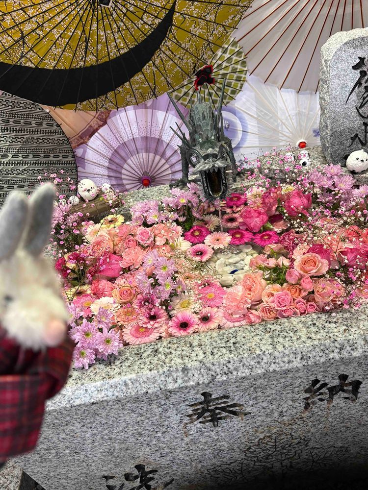 おはな  たくさんで
きれいな  じんじゃ
だったなぁ🌸

(あれくさんだ🐰)