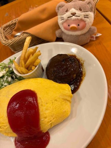 あたらしくなかまになった
ぶーちゃんです・🐽・

さっそくオムライスをたべたよ🍅🍳🍚

(ぶーちゃん🐷)