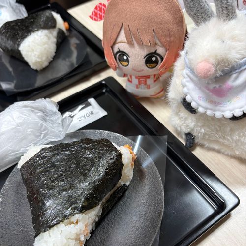 ひさしぶり、だねぇ
このまえは
おにぎりを たべに いってきたよ
あるじ たいちょう くずしがちで
おでかけが まちまち
だけど
やっぱ
いいもんだねえ
おでかけは