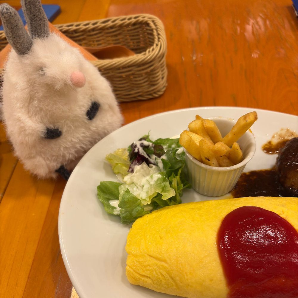 やっぱりねえ
ここのオムライス
すきなんだ、なぁ。

このまえの、ごちそうだよ