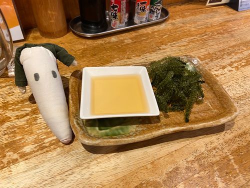 海ぶどうを頼んだら、「一人前無かったので、サービスです」と言われてタダで出てきた。今日はツイてるな。