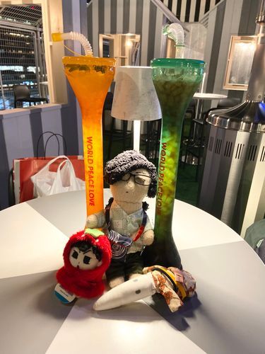 獅子狩と皆で外にあるBARに来ている。ここは夜でも賑やかだ。