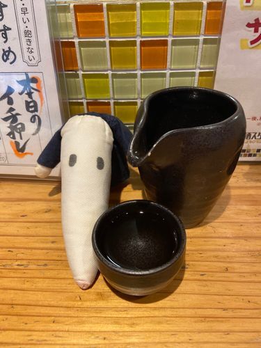今日は、獅子狩が「リフレッシュだ」と言うので立ち飲み屋についてきた。

酔鯨、美味いぞ🍶