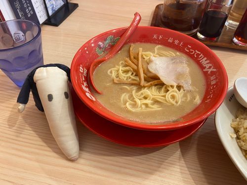 今日の昼は、天下一品のこってりMaxを食べたぞ。大変なこってりだ🍜